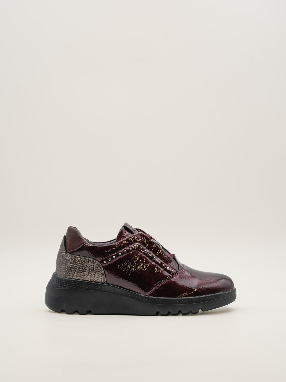 Zapatillas con elástico frontal PLUM en burdeos, de Mysoft