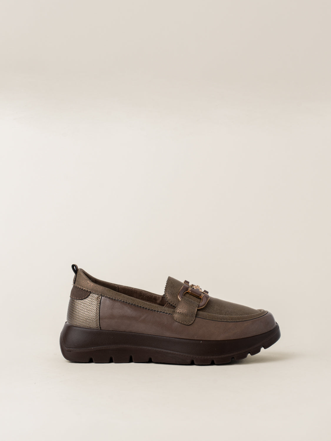 Mocasines de plataforma con hebilla UMBER en café, de Mysoft