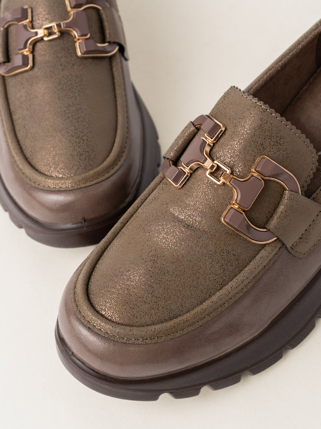 Mocasines de plataforma con hebilla UMBER en café, de Mysoft (vista 3)