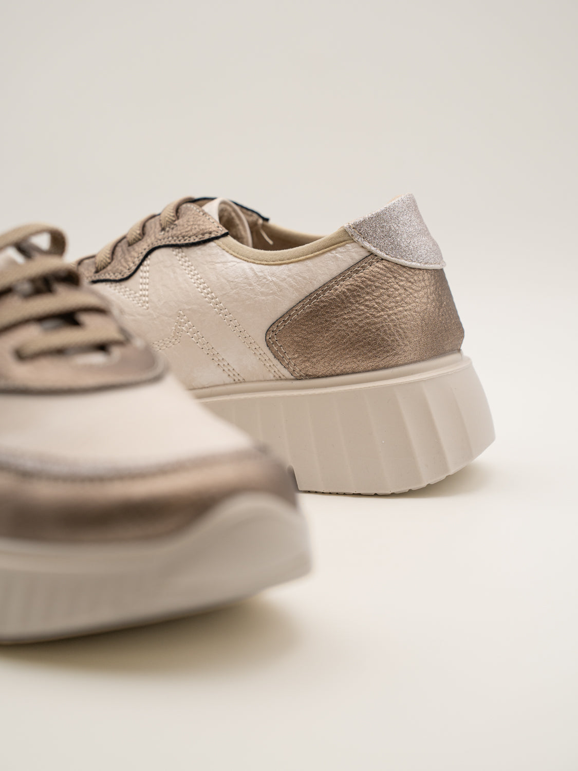 CREAM - 25M633 Zapatillas de plataforma mujer con cordones elásticos